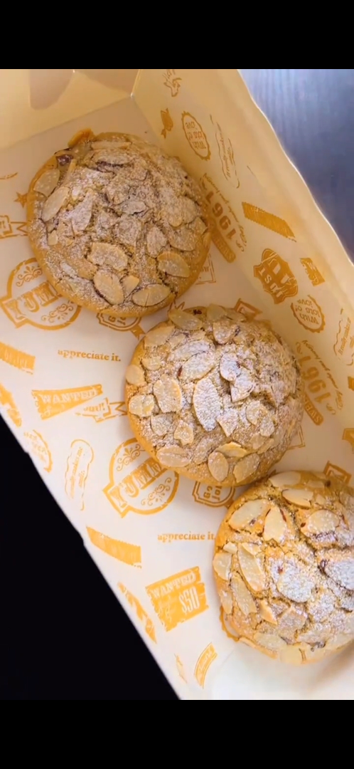 Almond Croissant Cookies